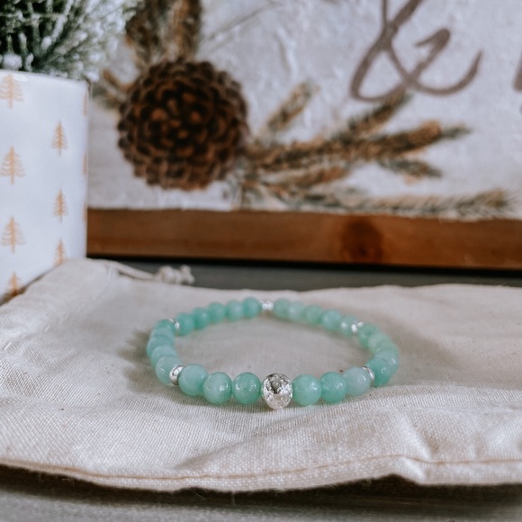 Faceted Light Green Jade Gemstone Bracelet - Picture 1 of 4